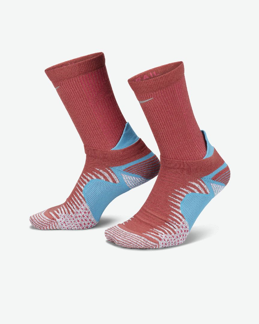 https://img.therunningcollective.fr/chaussettes-de-trail-mi-mollet-nike-CU7203-691-0.png